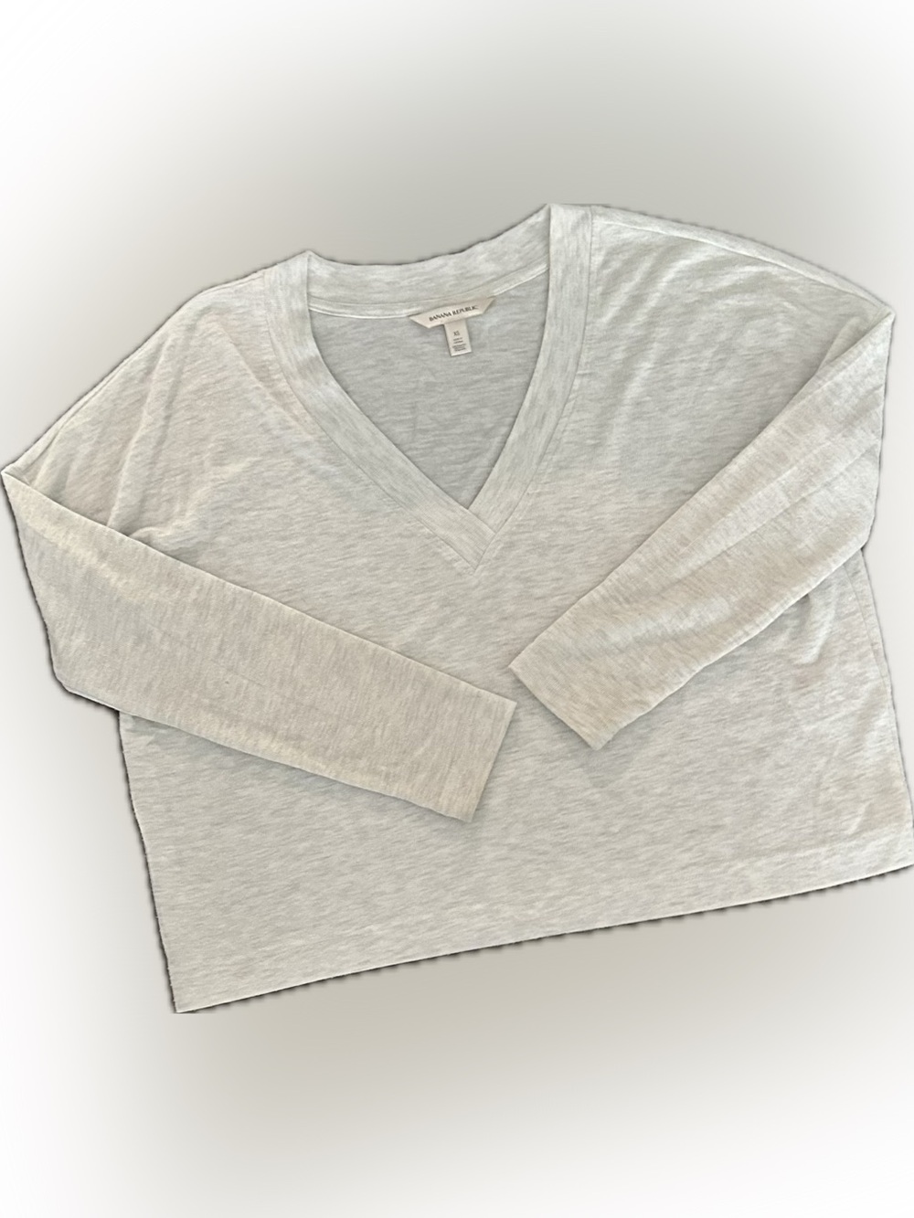Banana Republic Women’s Light Heather Gray Cropped V-Neck Sweater